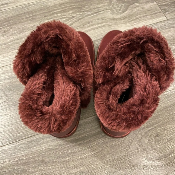 Fuzzy boots - Picture 2 of 4